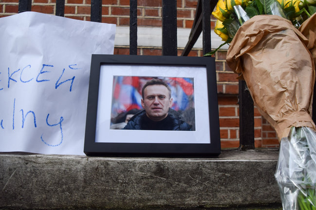 Seguidores de Navalni en Londres honran su memoria. / Vuk Valcic