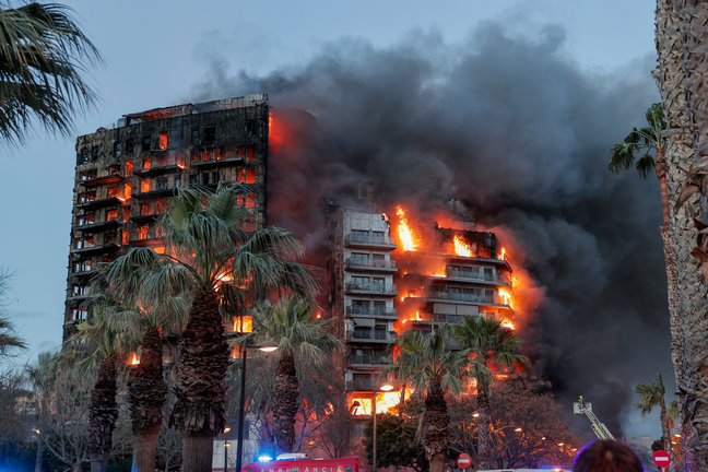 Imágenes del incendio del edificio. / EP