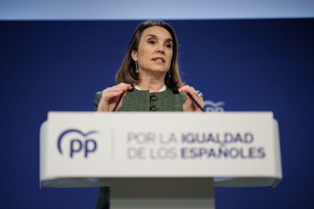 La secretaria general del PP, Cuca Gamarra, durante una rueda de prensa. EP / Alejandro Martínez Vélez