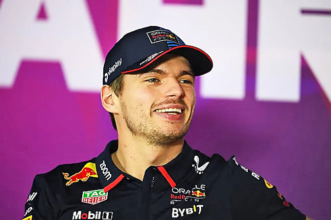 Max Verstappen, enfocado y determinado, reflejando su talento y competitividad en la Fórmula 1. / Red Bull