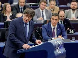 Carles Puigdemont comparece frente a Pedro Sánchez en el Parlamento Europeo. /Ronald Wittek
