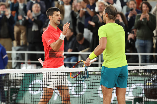 Nadal y Djokovic tras un partido en Roland Garros. / AFP7