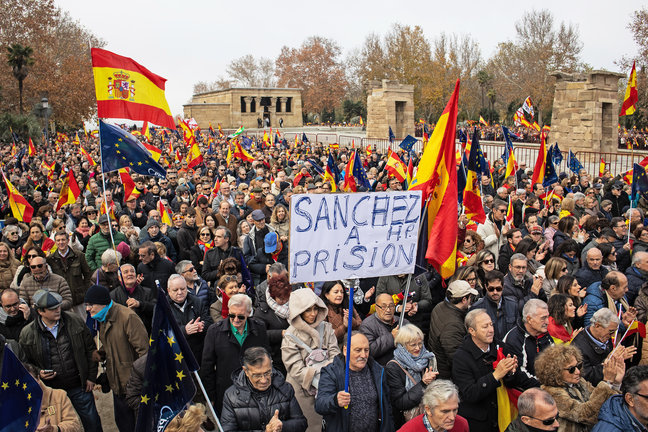Centenares de personas el pasado diciembre durante un acto en Madrid contra la Ley de Amnistía. / Alejandro Martínez Vélez