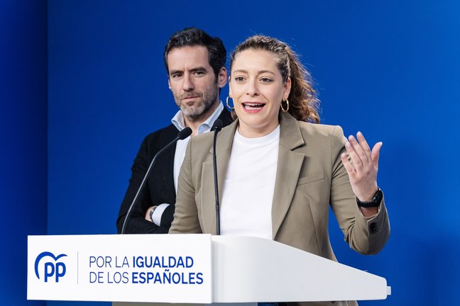 La diputada del PP Esther Muñoz, durante una rueda de prensa. EP / Carlos Luján