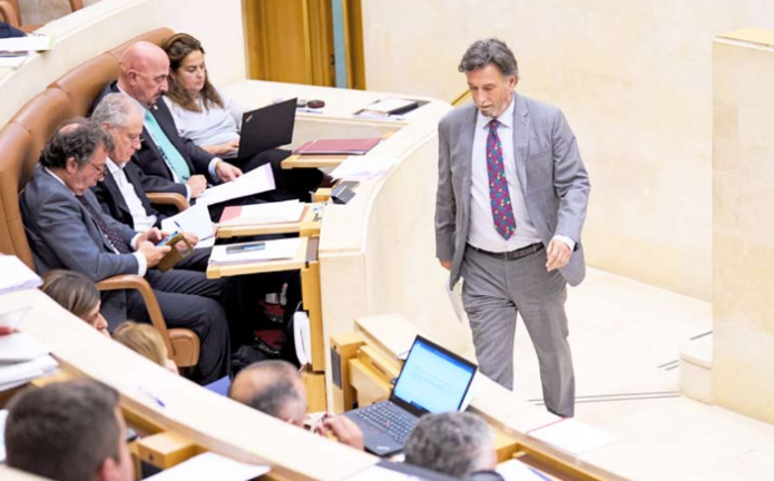 El diputado de Vox en el Parlamento de Cantabria, Cristóbal Palacio. / ALERTA