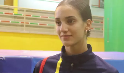La gimnasta María Herranz, con el equipo español. / Redes sociales