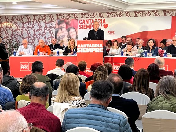 El secretario general del Partido Socialista de Cantabria, Pablo Zuloaga, durante un discurso. / Twitter