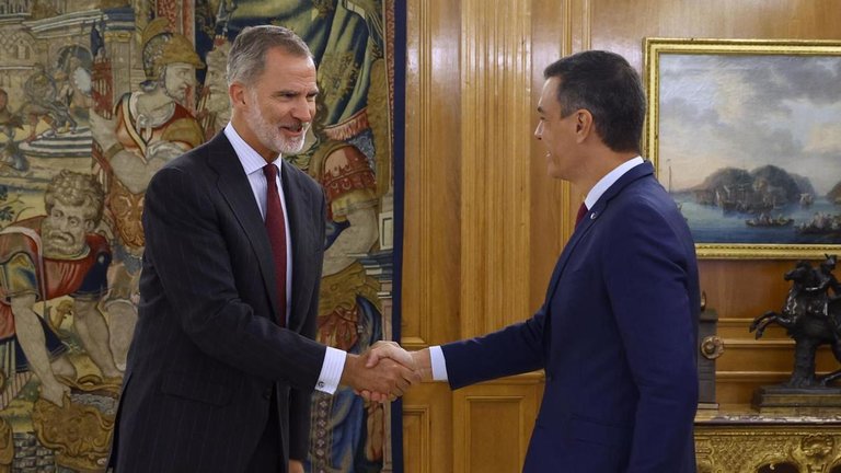 El presidente del Gobierno 
Pedro Sánchez y el Rey Felipe VI.