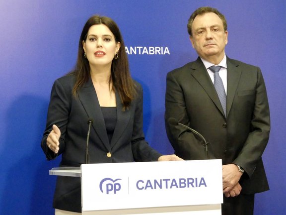 La portavoz adjunta del PP en el Congreso, Miriam Guardiola, junto al diputado por Cantabria del PP, Félix de las Cuevas. / Alerta