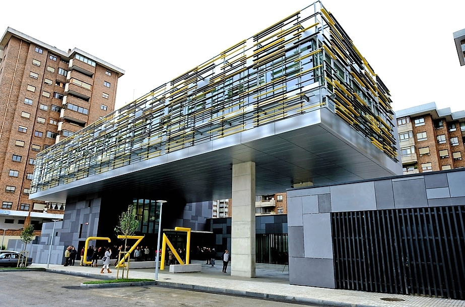 Centro C&iacute;vico de Cazo&ntilde;a. / ALERTA