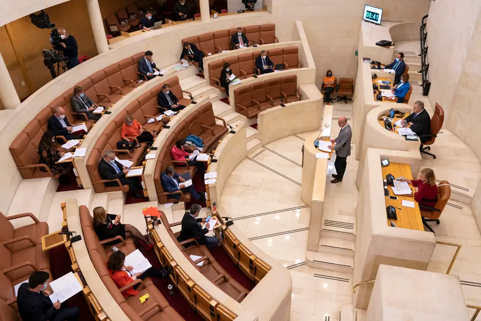 Pleno de el parlamento cantabro.
del 8 de junio. / J.RAM&Oacute;N