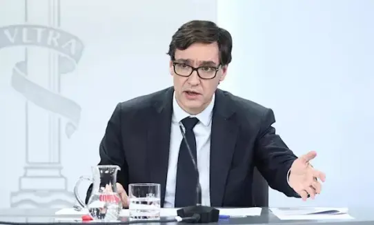 El ministro de Sanidad, Salvador Illa, comparece en rueda de prensa posterior al Consejo de Ministros en Moncloa . / ALERTA