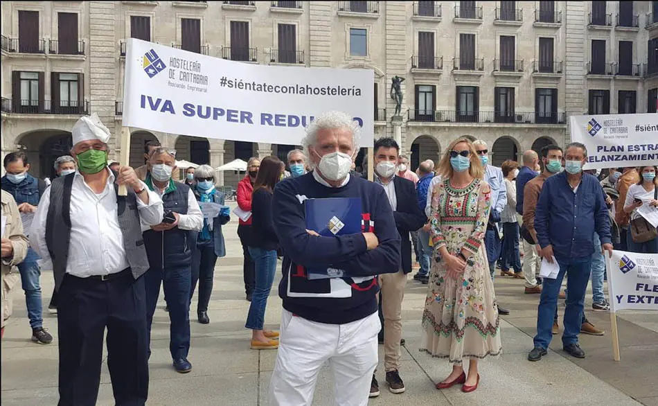 Bajo el lema 'Si&eacute;ntate con la hosteler&iacute;a', el sector ha instado a que se cumplan las 62 reivindicaciones que han trasladado a las administraciones
