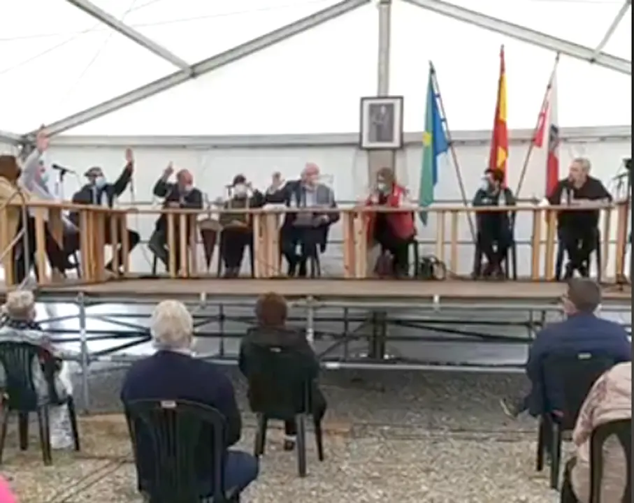 Momento de la votaci&oacute;n en el pleno celebrado hoy en Guriezo.