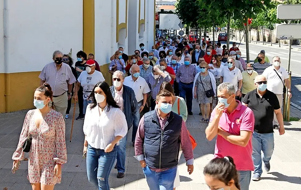 Numerosas personas acudieron a apoyar al sector de la tauromaquia. / Jos&eacute; Ram&oacute;n