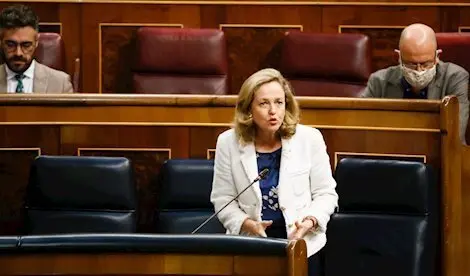 La vicepresidenta de Asuntos Econ&oacute;micos, Nadia Calvi&ntilde;o, en la sesi&oacute;n de control al Gobierno en el Congreso - CONGRESO