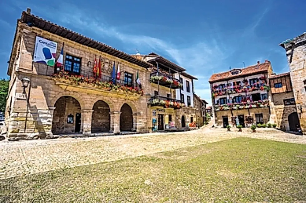 Fachada del Ayuntamiento de Santillana del Mar. / ALERTA