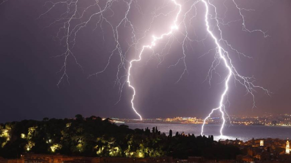 rayos durante las tormentas asociadas al monz&oacute;n en los estados indios de Bihar y Uttar Pradesh,