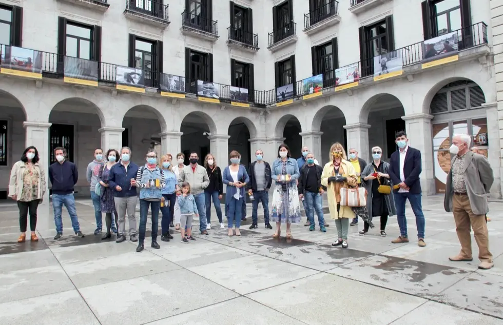 Inauguraci&oacute;n de la muestra en la Plaza Porticada. / jos&eacute; ram&oacute;n