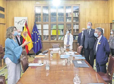 Revilla y los representantes de Solvay con la ministra Ribera. / ALERTA