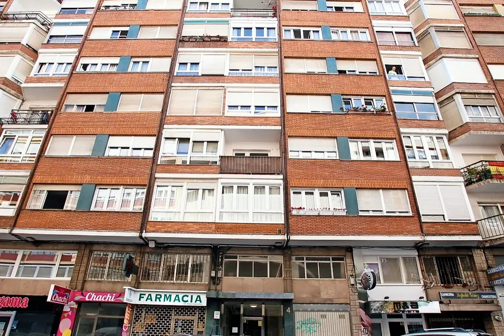 Edificio de la calle Nicol&aacute;s Salmer&oacute;n. / Jos&eacute; Ram&oacute;n