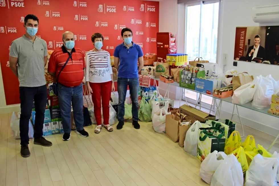 Entrega de los alimentos donados. / ALERTA