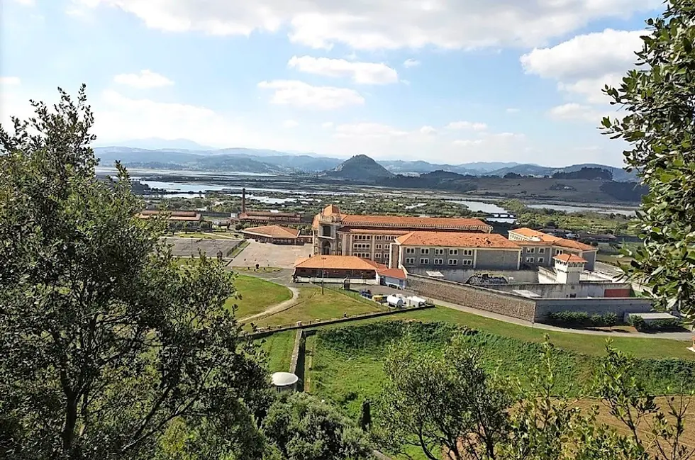 Imagen del penal de El Dueso en Santo&ntilde;a. / alerta