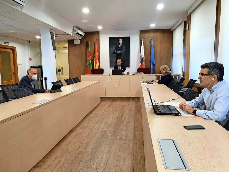 Imagen del pleno celebrado ayer en el Ayuntamiento de Torrelavega. / alerta