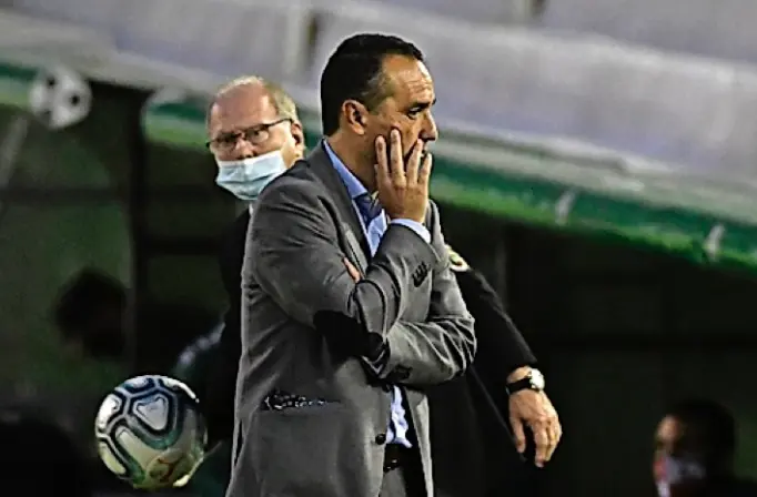 Jos&eacute; Luis Oltra conf&iacute;a en que su equipo logre terminar la temporada con dignidad. / Hardy
