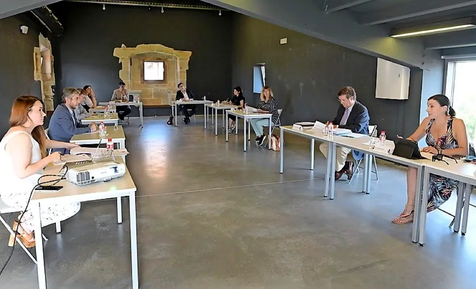Reuni&oacute;n mantenida ayer del Patronato de la Fundaci&oacute;n Santander Creativa en Enclave Pronillo. / alerta