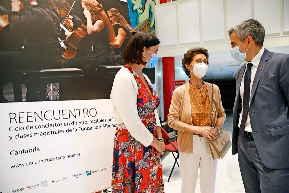 Gema Igual, Paloma O&rsquo;Shea y Pablo Zuloaga. / ALERTA
