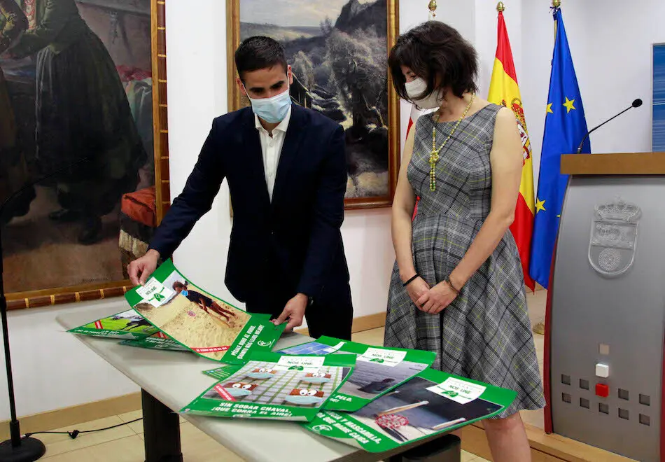 Paloma Navas y Alejandro G&oacute;mez durante la rueda de prensa. / jos&eacute; ram&oacute;n
