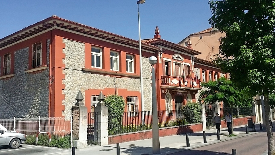 Antigua sede de la C&aacute;mara de Comercio e Industria de Torrelavega situada en la plaza de la Llama, en Torrelavega. / ALERTA