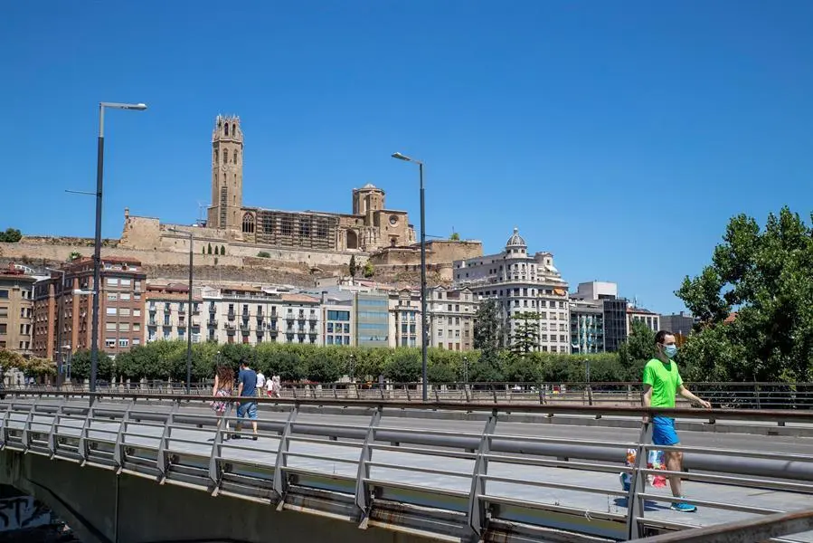 Ambiente en la ciudad de Lleida este s&aacute;bado. EFE/Oscar Cabrerizo