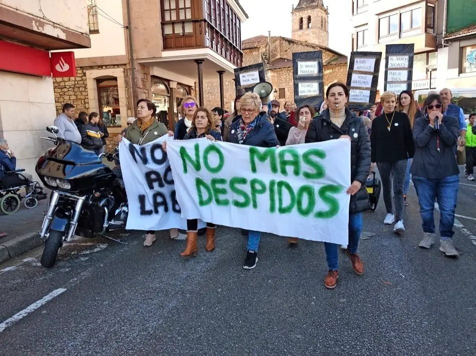 Cabecera de la manifestaci&oacute;n en Cabez&oacute;n de la Sal. / Saja / ARCHIVO