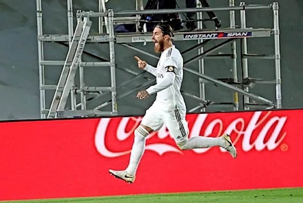 El defensa del Real Madrid, Sergio Ramos, celebra el primer gol del equipo blanco durante en el encuentro correspondiente a la jornada 33 de primera divisi&oacute;n que disputan esta noche frente al Getafe en el estadio Alfredo Di St&eacute;fano, en Madrid. EFE/JuanJo Mart&iacute;n.