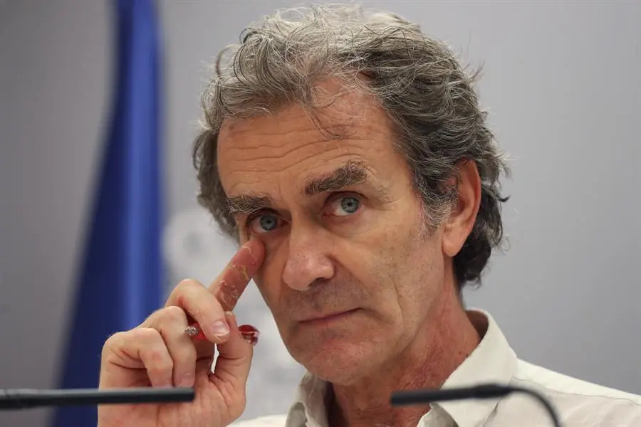 El portavoz Centro de Coordinaci&oacute;n de Alertas y Emergencias Sanitarias del Ministerio de Sanidad, Fernando Sim&oacute;n, durante la rueda de prensa ofrecida este jueves. EFE/Kiko Huesca