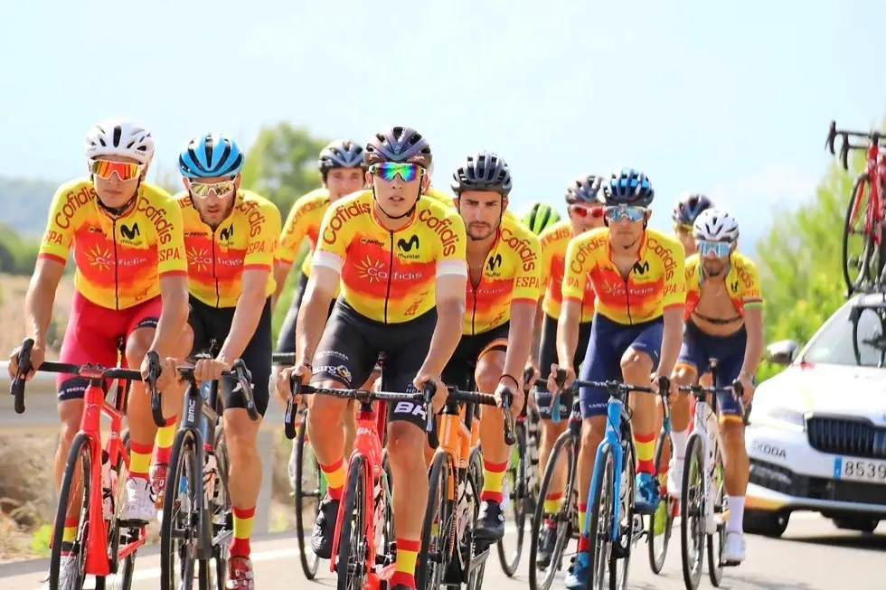 Los corredores de la Selecci&oacute;n Espa&ntilde;ola de ciclismo durante un entrenamiento. / Alerta