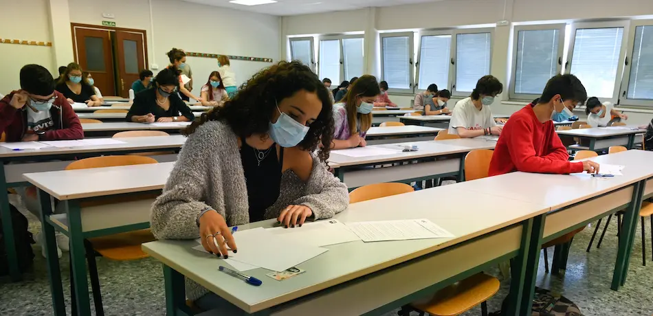Los alumnos c&aacute;ntabros en la Facultad de Ciencias. / HARDY