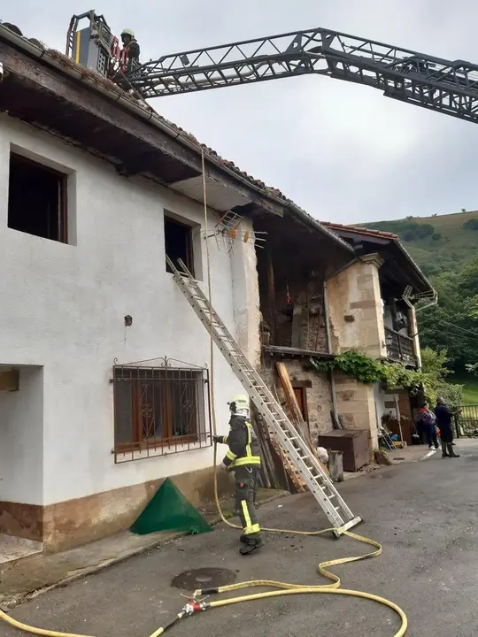 Vivienda de Los Tojos afectada por el incendio
