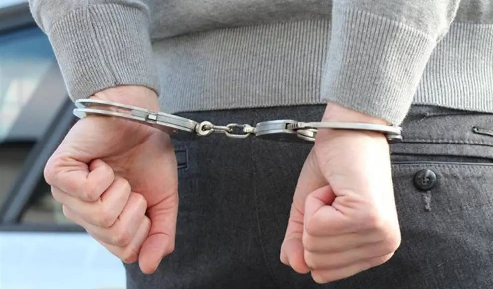 Detenido, esposas_