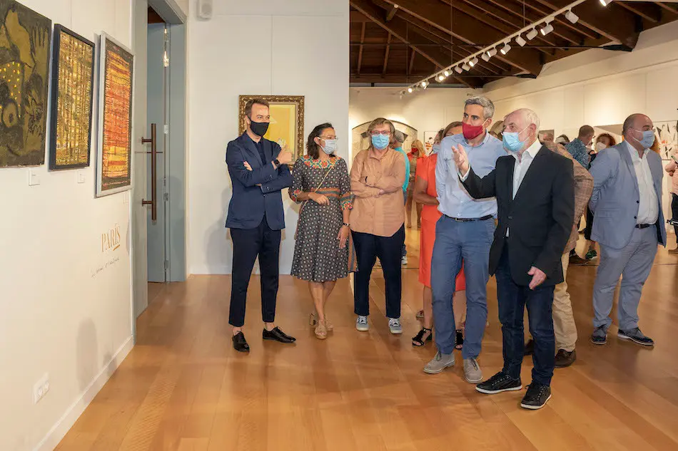 El vicepresidente y consejero de Universidades, Igualdad, Cultura y Deporte, Pablo Zuloaga, asiste a la inauguraci&oacute;n de la exposici&oacute;n de Pedro Sobrado.