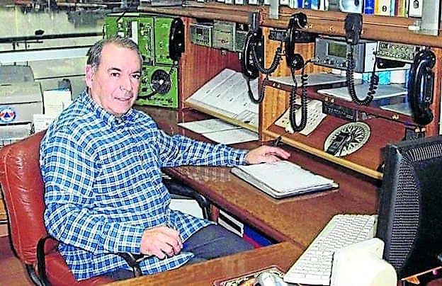 &lsquo;Pep&iacute;n&rsquo;, el popular radiotelefonista de la Cofrad&iacute;a de Santo&ntilde;a. / ALERTA
