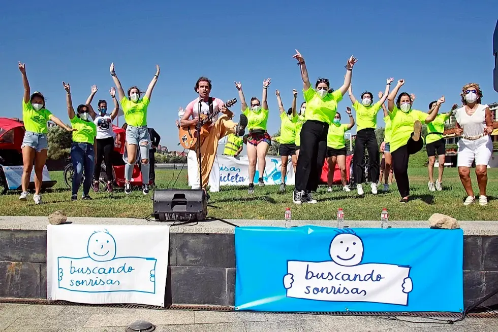 Presentaci&oacute;n de la iniciativa &lsquo;Sonrisas en bicicleta&rsquo; en el parque de Las Llamas. / jos&eacute; ram&oacute;n