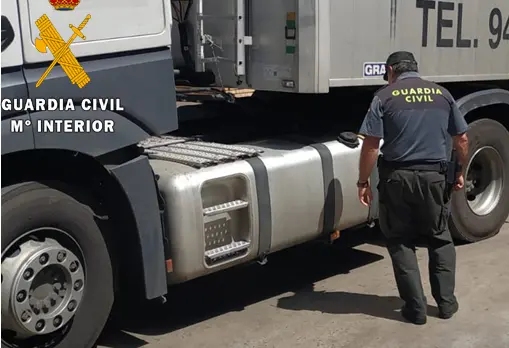 Cami&oacute;n al que se rob&oacute; gasoil - GUARDIA CIVIL