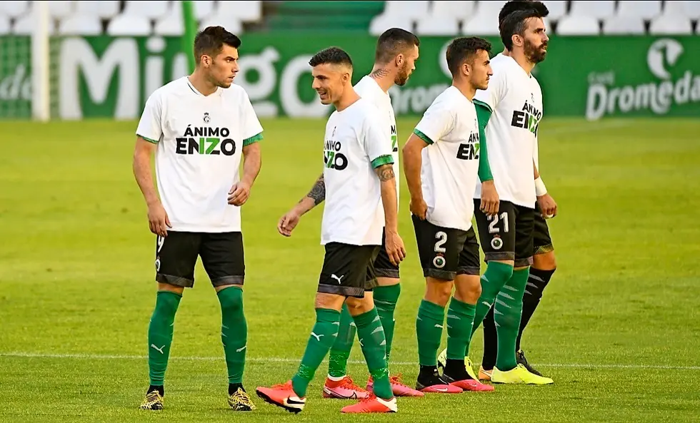 Los jugadores del primer equipo que le quedan al Racing pondr&aacute;n fin hoy a la temporada con el partido ante el Rayo Vallecano en El Sardinero. / hardy