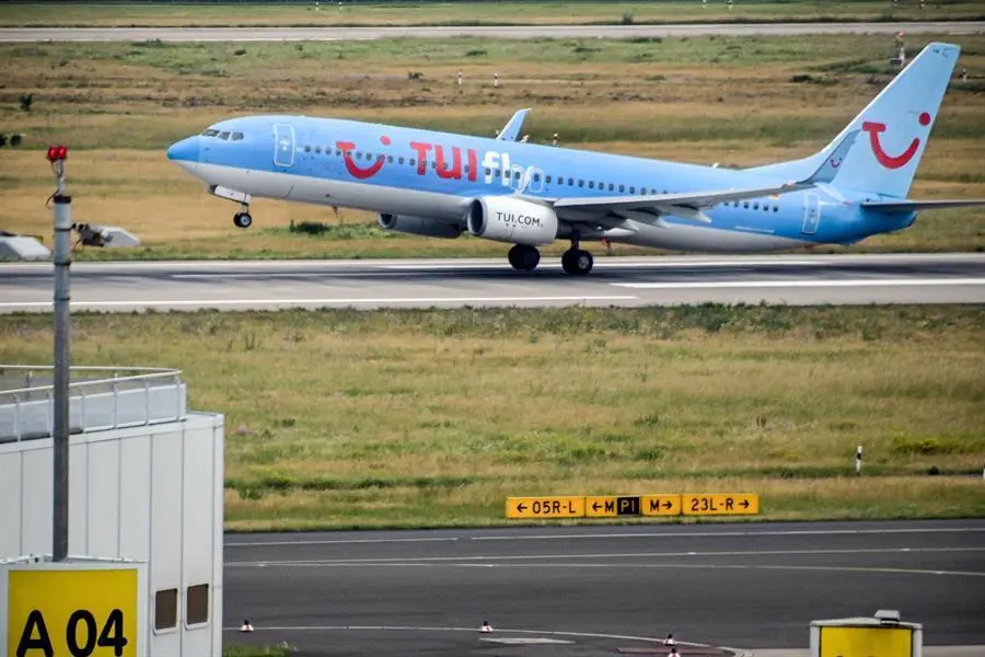 Avi&oacute;n despegango del turoperador TUI.