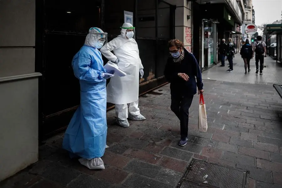 La ciudad de Buenos Aires (1.121) y la provincia hom&oacute;nima (3.250) acumulan entre ambas 4.371 de los 4.814 casos reportados y contin&uacute;an como el principal foco de contagio del pa&iacute;s. EFE /Juan Ignacio Roncoroni /Archivo