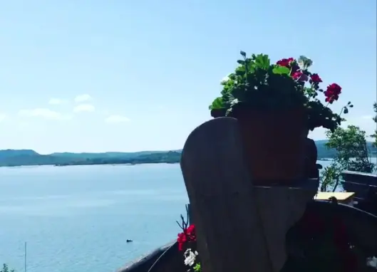 Vista del Pantano del Ebro desde el restaurante Puerto de Poblaci&oacute;n en Campoo.