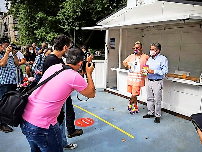 Okuda y Revilla ayer en la Feria del Libro. / alerta